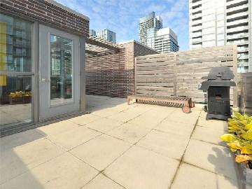 th1 - 3 Brunel Crt, Townhouse with 3 bedrooms, 3 bathrooms and 1 parking in Toronto ON | Image 2
