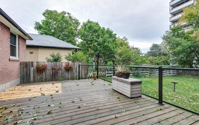 Upper - 27 Highland Park Blvd, House detached with 3 bedrooms, 1 bathrooms and 1 parking in Markham ON | Image 15