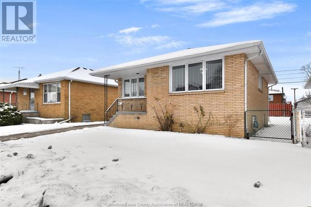 1829 Drouillard Road, House detached with 4 bedrooms, 2 bathrooms and null parking in Windsor ON | Image 3