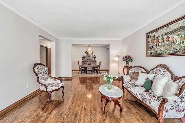 48 Leafield Dr, House detached with 4 bedrooms, 5 bathrooms and 2 parking in Toronto ON | Image 5