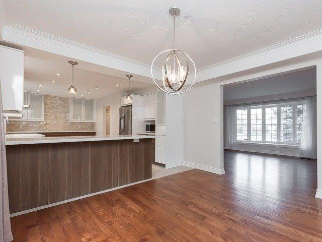 2 Redthorn Crt, House detached with 4 bedrooms, 4 bathrooms and 4 parking in Toronto ON | Image 32