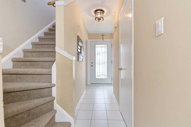 3361 Nighthawk Tr, House attached with 3 bedrooms, 2 bathrooms and 2 parking in Mississauga ON | Image 17