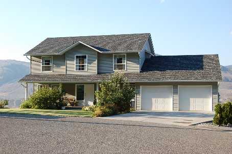 4727 Uplands Dr E, House detached with 4 bedrooms, 5 bathrooms and 4 parking in Kamloops BC | Card Image