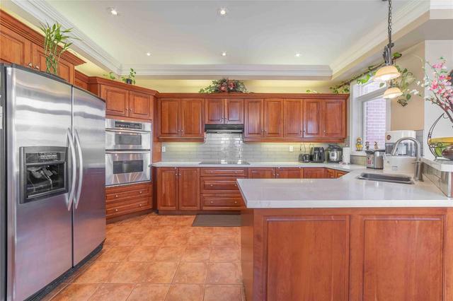 504 Lumberton Cres, House attached with 3 bedrooms, 5 bathrooms and 4 parking in Mississauga ON | Image 6