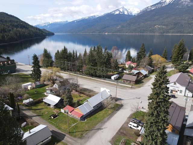 124 Lake Avenue, House detached with 3 bedrooms, 2 bathrooms and null parking in Silverton BC | Image 42