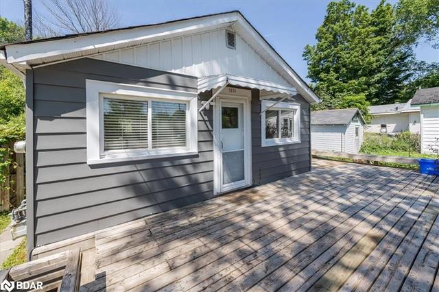 2678 25 Sideroad, House detached with 2 bedrooms, 1 bathrooms and 2 parking in Innisfil ON | Image 2