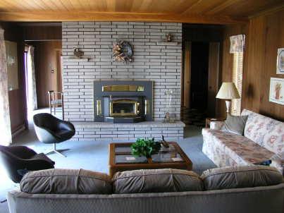834 Indian Point Rd, House detached with 3 bedrooms, 2 bathrooms and 10 parking in Kawartha Lakes ON | Image 3