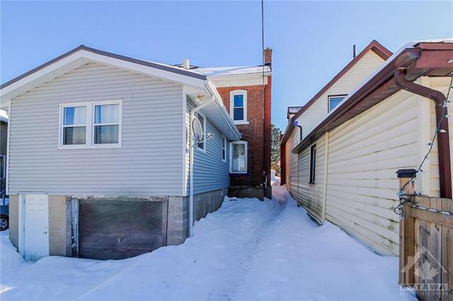 38 Pearl Street E, Home with 4 bedrooms, 2 bathrooms and 2 parking in Brockville ON | Image 6