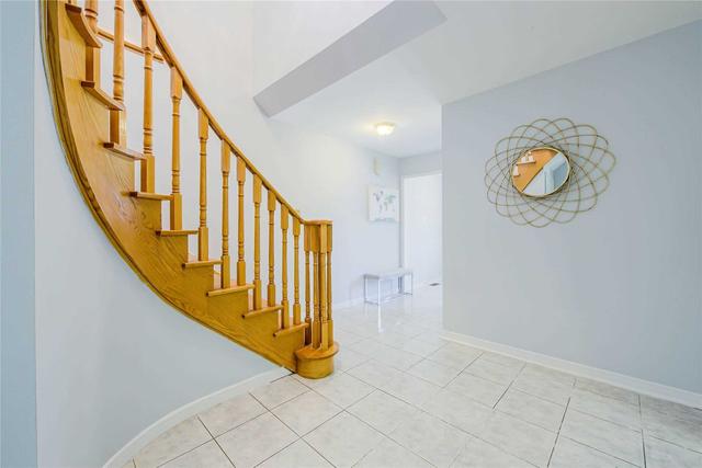 562 Shipka Crt, House detached with 4 bedrooms, 4 bathrooms and 6 parking in Mississauga ON | Image 12