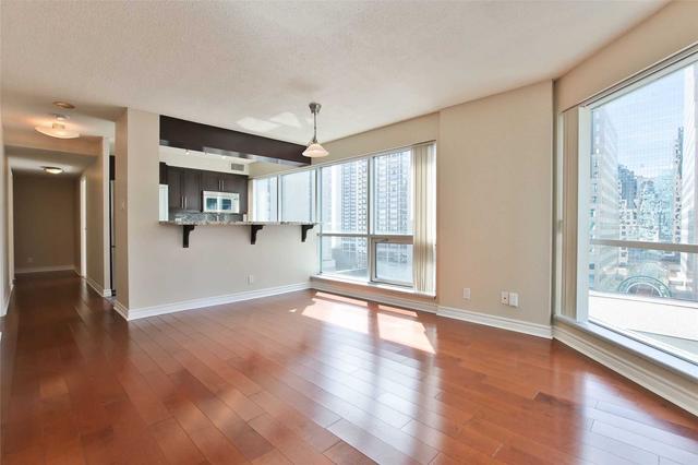 1011 - 10 Queens Quay W, Condo with 2 bedrooms, 2 bathrooms and 1 parking in Toronto ON | Image 34