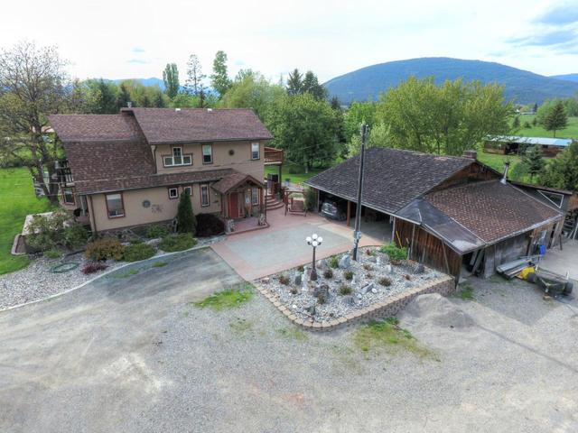 4554 44th Street, House detached with 4 bedrooms, 3 bathrooms and null parking in Central Kootenay B BC | Card Image