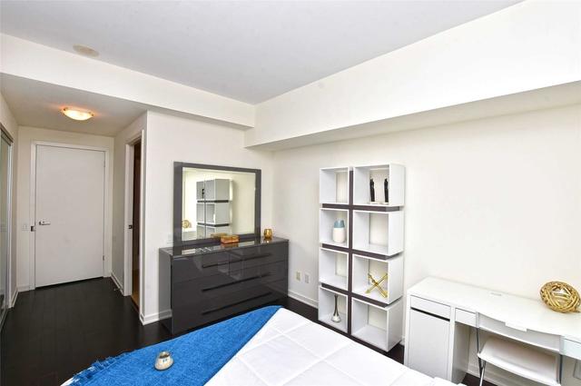 502 - 105 The Queensway Ave, Condo with 2 bedrooms, 2 bathrooms and 1 parking in Toronto ON | Image 4