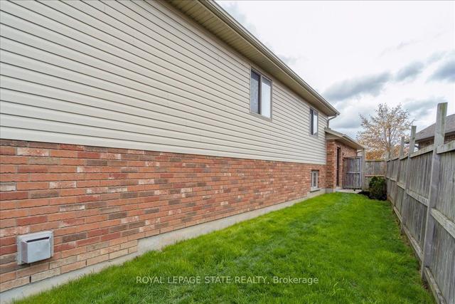 17 Nicholas Dr, House detached with 3 bedrooms, 2 bathrooms and 6 parking in St. Catharines ON | Image 27