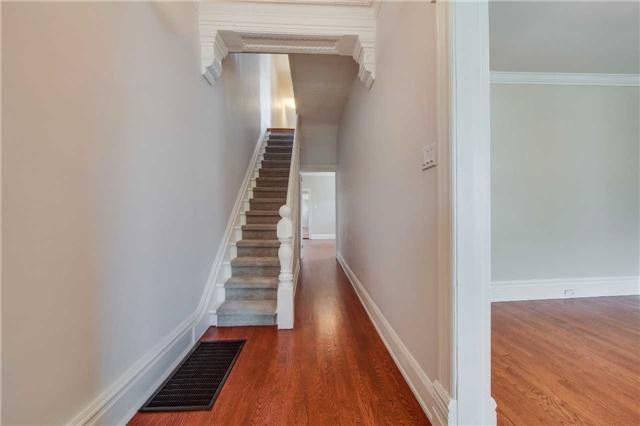 Upper - 355 Dovercourt Rd, House semidetached with 3 bedrooms, 1 bathrooms and 1 parking in Toronto ON | Image 3