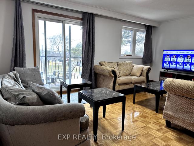 171 Sharpecroft Blvd E, House semidetached with 3 bedrooms, 2 bathrooms and 4 parking in Toronto ON | Image 38