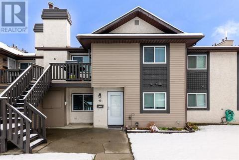 45 Cedar Springs Gardens Sw, House attached with 2 bedrooms, 1 bathrooms and 1 parking in Calgary AB | Card Image