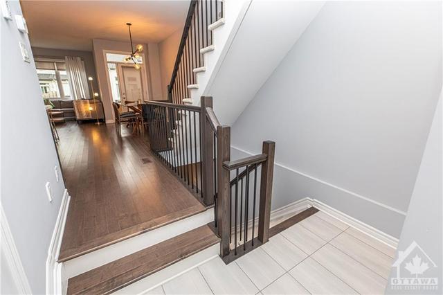 502 Featherfoil Way, Townhouse with 3 bedrooms, 3 bathrooms and 2 parking in Ottawa ON | Image 4
