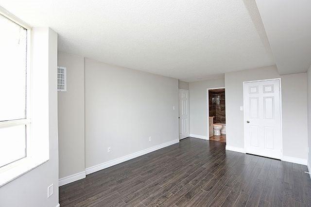 1402 - 30 Malta Ave, Condo with 3 bedrooms, 2 bathrooms and 1 parking in Brampton ON | Image 10