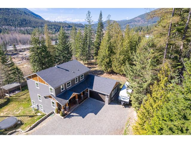 4817 Goat River North Road, House detached with 4 bedrooms, 4 bathrooms and 6 parking in Central Kootenay B BC | Image 70