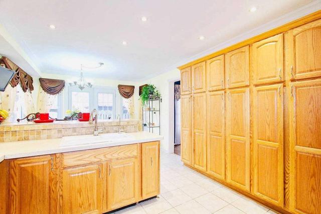 24 Hall Cres, House detached with 4 bedrooms, 4 bathrooms and 2 parking in Brampton ON | Image 10