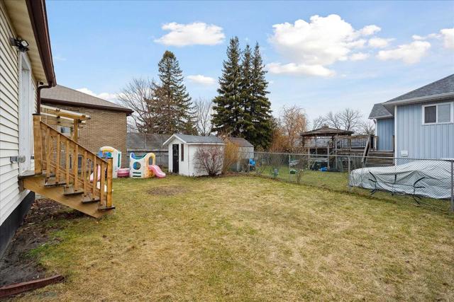 262 Conant St, House detached with 3 bedrooms, 2 bathrooms and 2 parking in Oshawa ON | Image 21