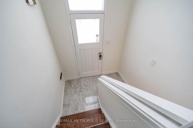 32 Charles Tupper Dr, House detached with 3 bedrooms, 2 bathrooms and 3 parking in Toronto ON | Image 14