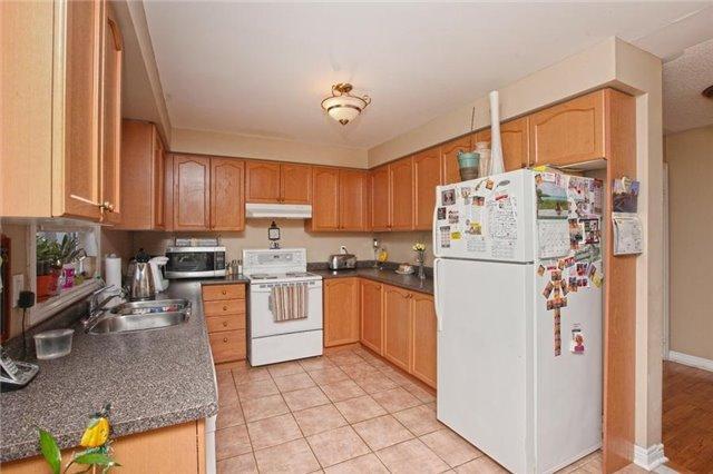 18 Sewells Lane, House semidetached with 3 bedrooms, 3 bathrooms and 2 parking in Brampton ON | Image 4
