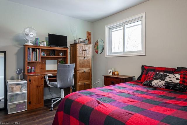 222 Elgin Crescent, House semidetached with 3 bedrooms, 2 bathrooms and null parking in Stratford ON | Image 20