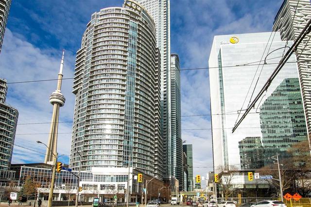 1112 - 8 York St, Condo with 2 bedrooms, 2 bathrooms and 1 parking in Toronto ON | Image 12