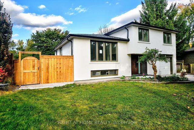 8 Hill Dr, House detached with 3 bedrooms, 4 bathrooms and 5 parking in Aurora ON | Image 12