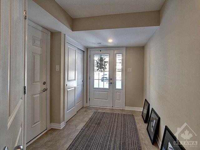 323 Citrine Street, Townhouse with 2 bedrooms, 2 bathrooms and 3 parking in Ottawa ON | Image 2