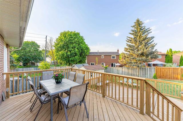 221 Hampton Crt, House detached with 3 bedrooms, 3 bathrooms and 6 parking in Newmarket ON | Image 24