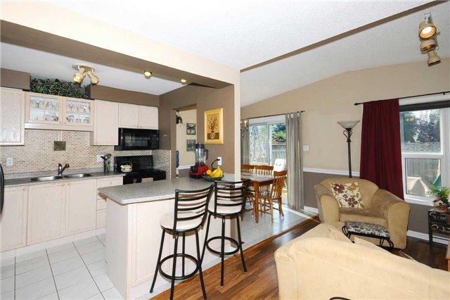 179 Mainprize Cres, House detached with 3 bedrooms, 2 bathrooms and 2 parking in East Gwillimbury ON | Image 6