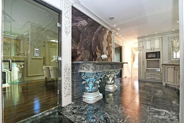 300 Hendon Ave, House detached with 2 bedrooms, 2 bathrooms and 9 parking in Toronto ON | Image 5