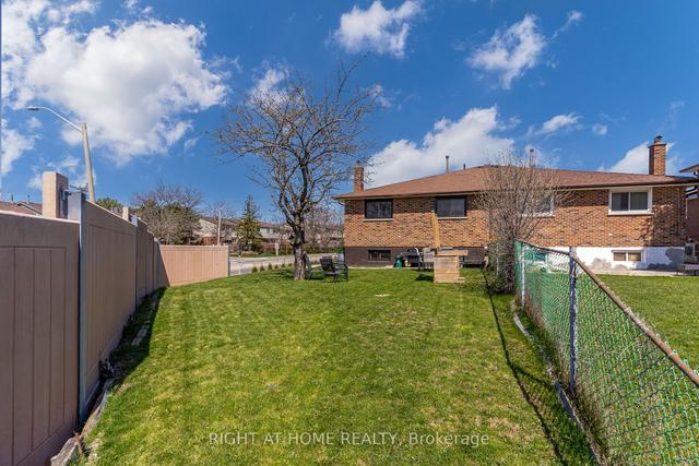 484 Kelvedon Mews, House semidetached with 3 bedrooms, 2 bathrooms and 3 parking in Mississauga ON | Image 35