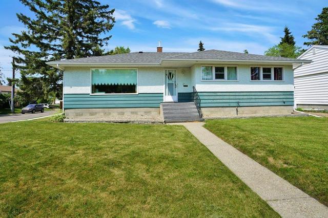 4156 46 Street, House detached with 3 bedrooms, 1 bathrooms and 4 parking in Red Deer AB | Image 2