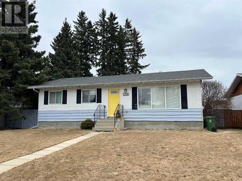 1429 53 Street, House detached with 4 bedrooms, 2 bathrooms and 3 parking in Edson AB | Card Image