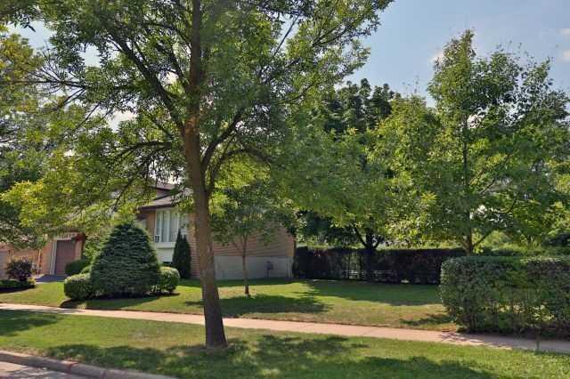 2455 Bridge Rd, House detached with 3 bedrooms, 2 bathrooms and 2 parking in Oakville ON | Image 2