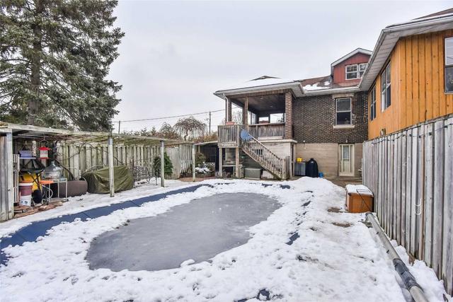 208 Eramosa Rd, House detached with 3 bedrooms, 3 bathrooms and 10 parking in Guelph ON | Image 3