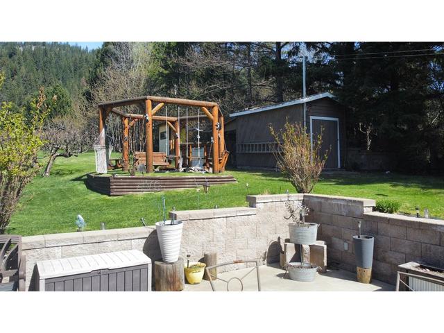 3583 Broadwater Rd, House detached with 3 bedrooms, 3 bathrooms and null parking in Central Kootenay J BC | Image 26