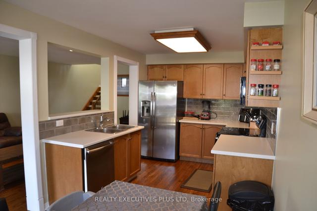 119 Frances Ave W, House attached with 3 bedrooms, 3 bathrooms and 6 parking in Hamilton ON | Image 2