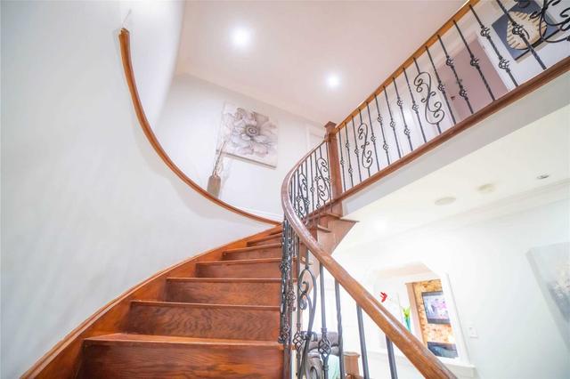 64 Brookfield Crt, House detached with 4 bedrooms, 4 bathrooms and 4 parking in Brampton ON | Image 32