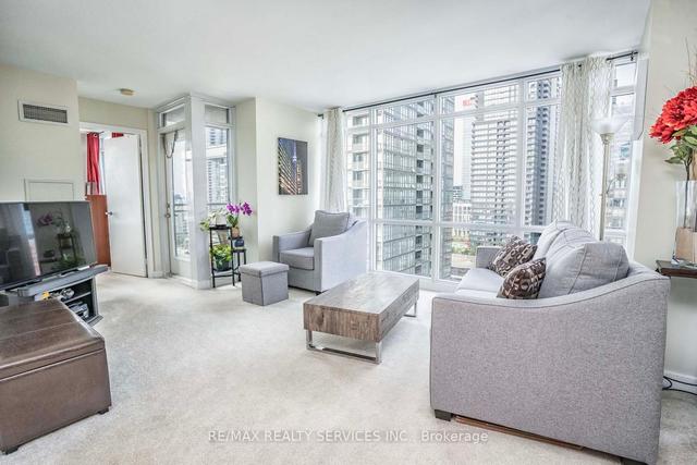 1903 - 11 Brunel Crt, Condo with 1 bedrooms, 1 bathrooms and 1 parking in Toronto ON | Image 3