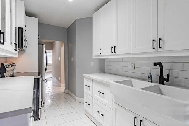 upper - 1439 Main St E, Condo with 3 bedrooms, 1 bathrooms and 0 parking in Hamilton ON | Image 3