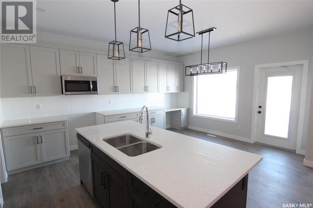 130 Kostiuk Crescent, House detached with 3 bedrooms, 3 bathrooms and null parking in Saskatoon SK | Image 4