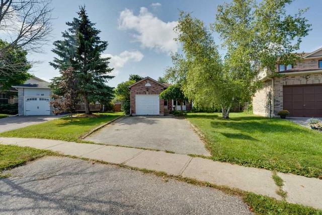 38 Pae Dr, House detached with 2 bedrooms, 2 bathrooms and 4 parking in Barrie ON | Image 1