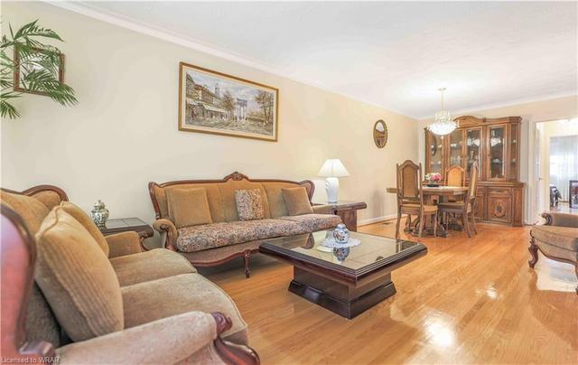25 Heavitree Drive, House semidetached with 3 bedrooms, 2 bathrooms and 3 parking in Toronto ON | Image 2