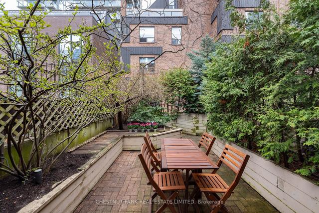 29a Dundonald St, Townhouse with 3 bedrooms, 3 bathrooms and 1 parking in Toronto ON | Image 28