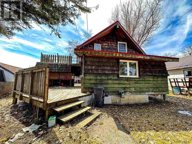 143 Picadilly Cir, House detached with 2 bedrooms, 1 bathrooms and null parking in Iroquois Falls ON | Image 36