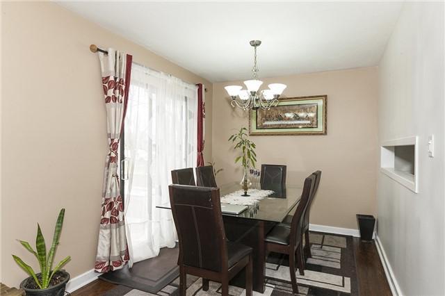 95 Harold St, House detached with 3 bedrooms, 2 bathrooms and 5 parking in Brampton ON | Image 6